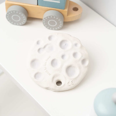 Moon Biscuit new baby toy for teething and bathtub play